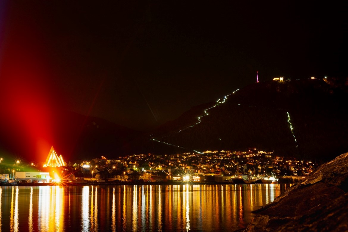 Nattevandring i Tromsø - Ishavskatedralen opplyst
