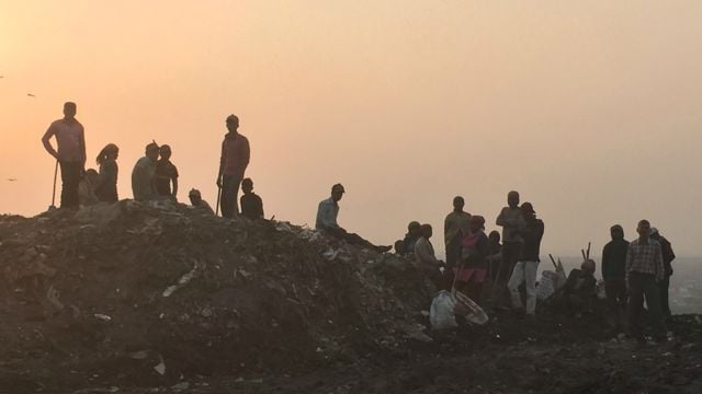 Det blir jobba på søppelfyllingane utanfor New Delhi dag og natt.