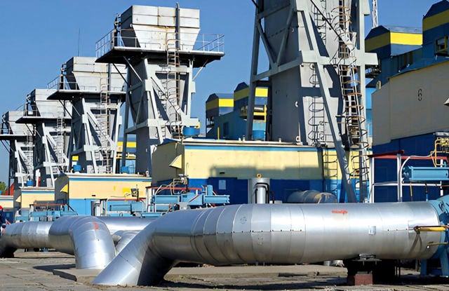 Outdoor image of an industrial facility in metal in gray, yellow, and blue.