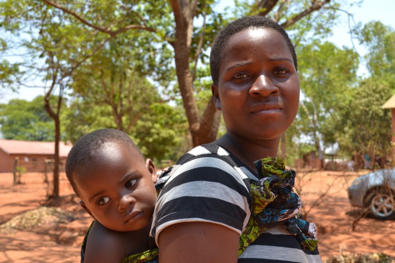 Ettbarnsmoren Hilda Songwe (19), fra Muloza i Malawi (2012)