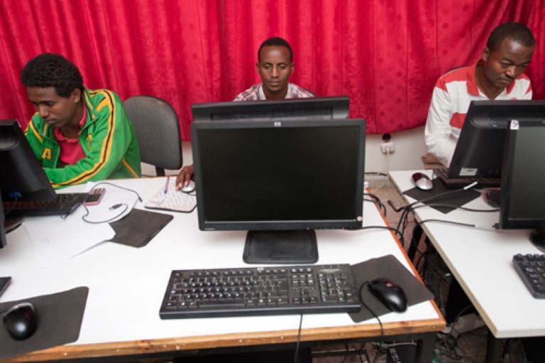 Studentene Getachew Tilahum Moges (26), Bereket Matjalo Massa (26) og Turis Tusse Turango (26) er sisteårs studenter på veterinærmedisin Hawassa University i Etiopia. 