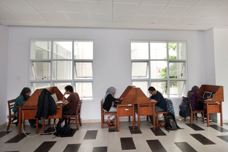Studenter ved Gadjah Mada University i Indonesia
