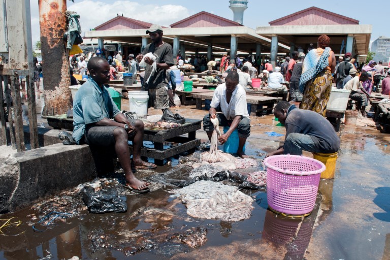 Tanzania_Dar_es_Salaam_fiskemarked_02